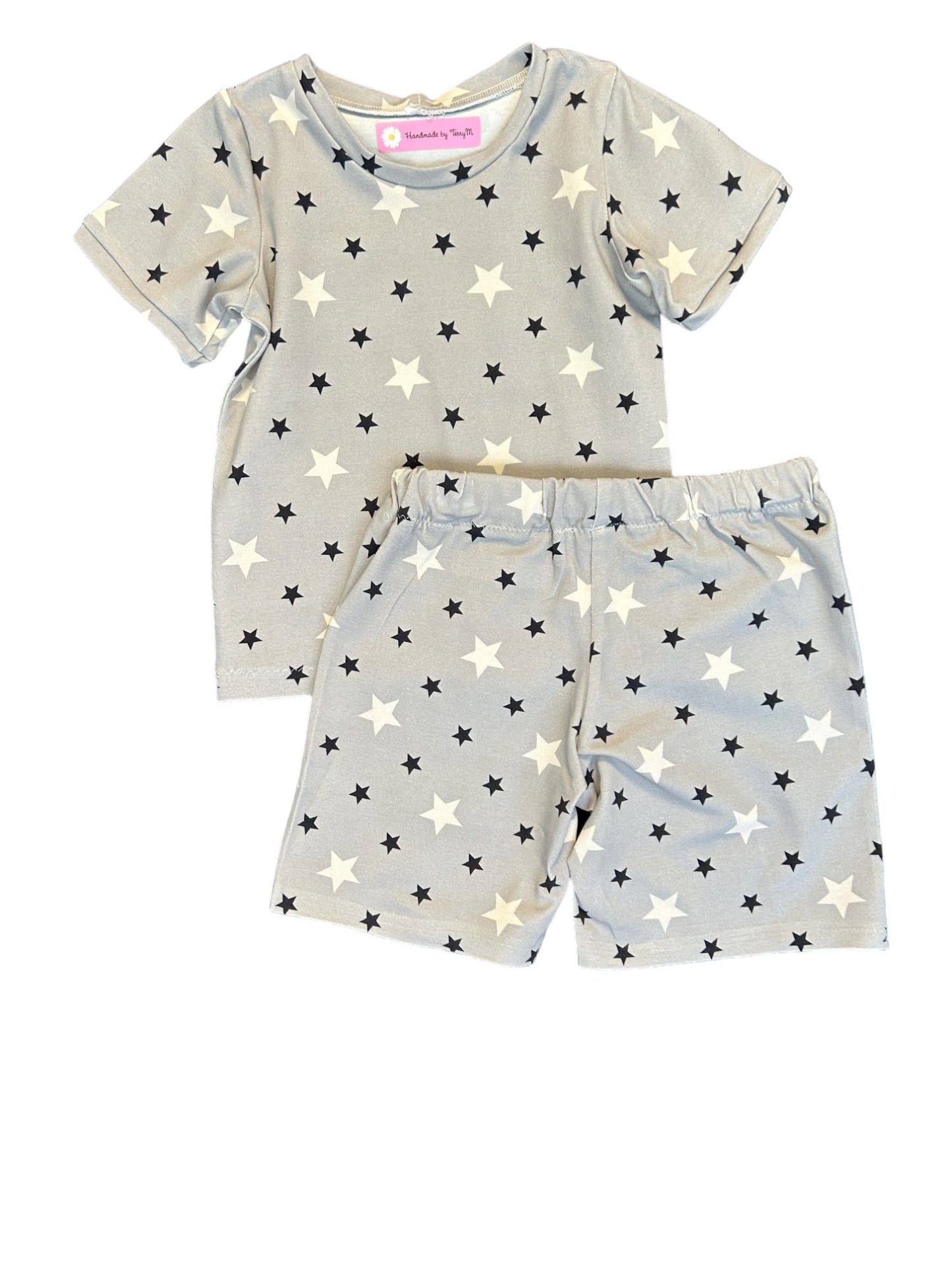 “Grey stars toddler outfit – size 2”
“Handmade lightweight T shirt and shorts set”