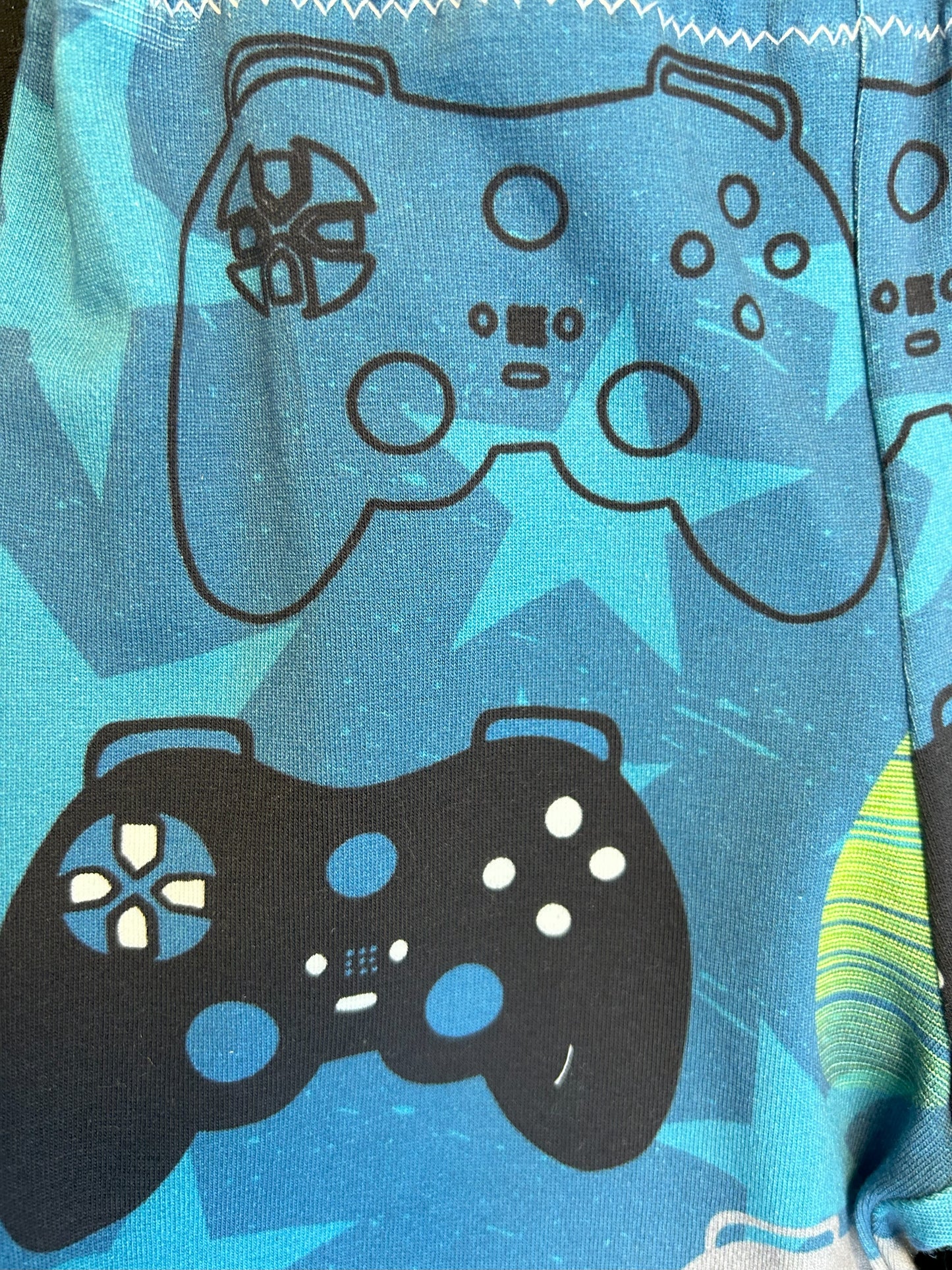 “Blue gamer kids outfit – size 3”
“Handmade gaming T shirt and shorts set”
