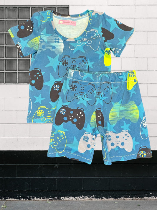 “Blue gamer kids outfit – size 3”
“Handmade gaming T shirt and shorts set”
