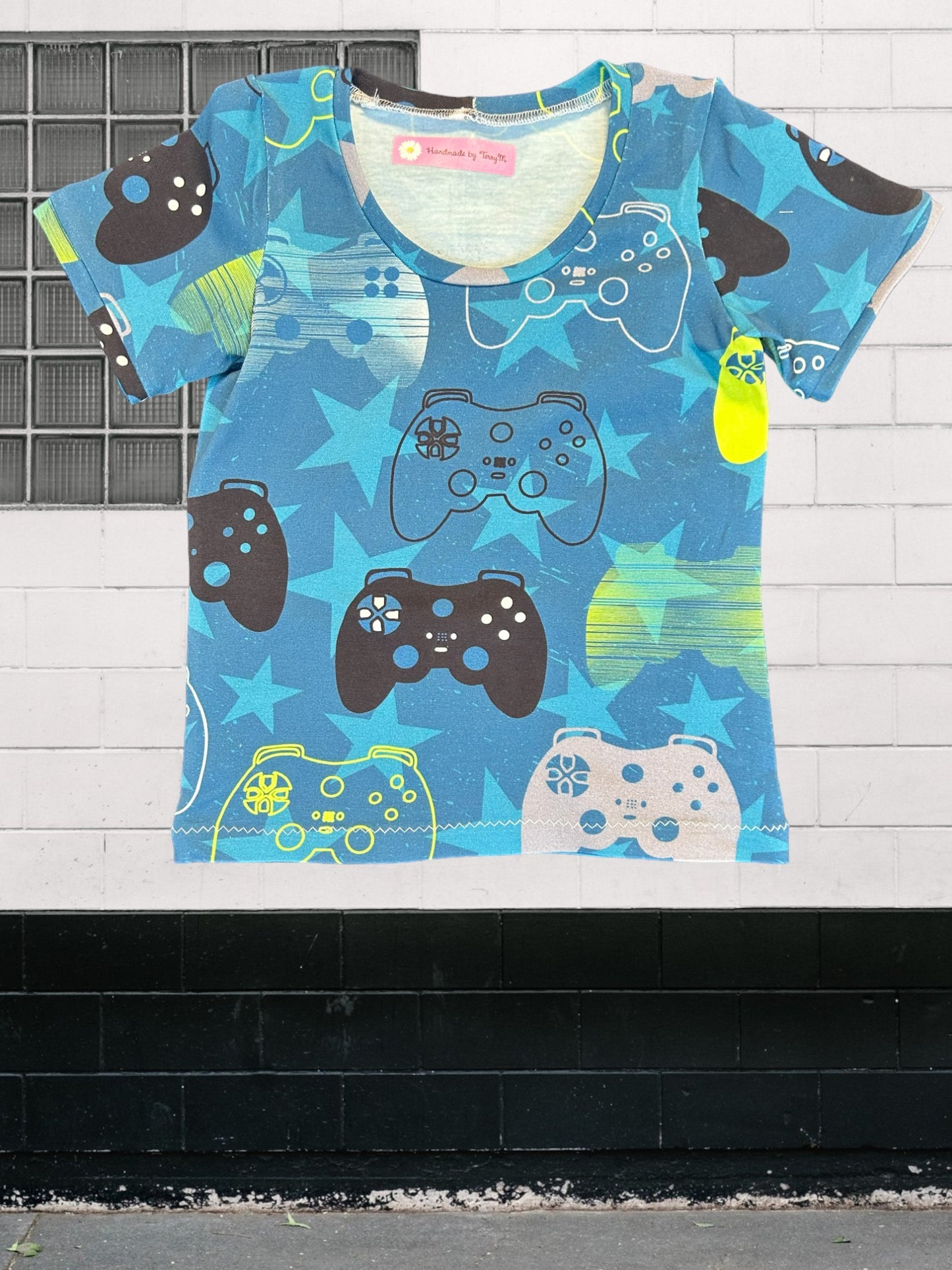 “Blue gamer kids outfit – size 3”
“Handmade gaming T shirt and shorts set”
