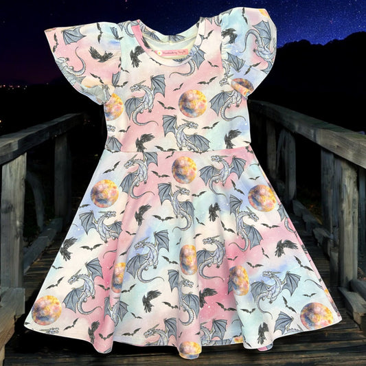 Purple dragon girls dress – size 4
Handmade dragon skater dress
