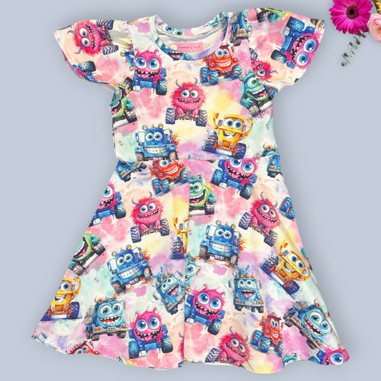 “Truck print girls dress – size 5”
“Handmade colourful skater dress”
