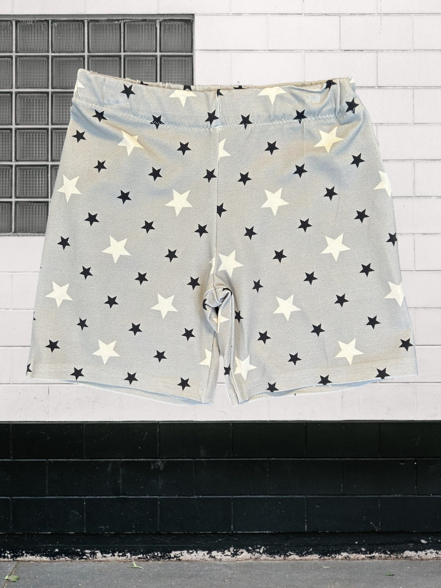 “Grey stars toddler outfit – size 2”
“Handmade lightweight T shirt and shorts set”