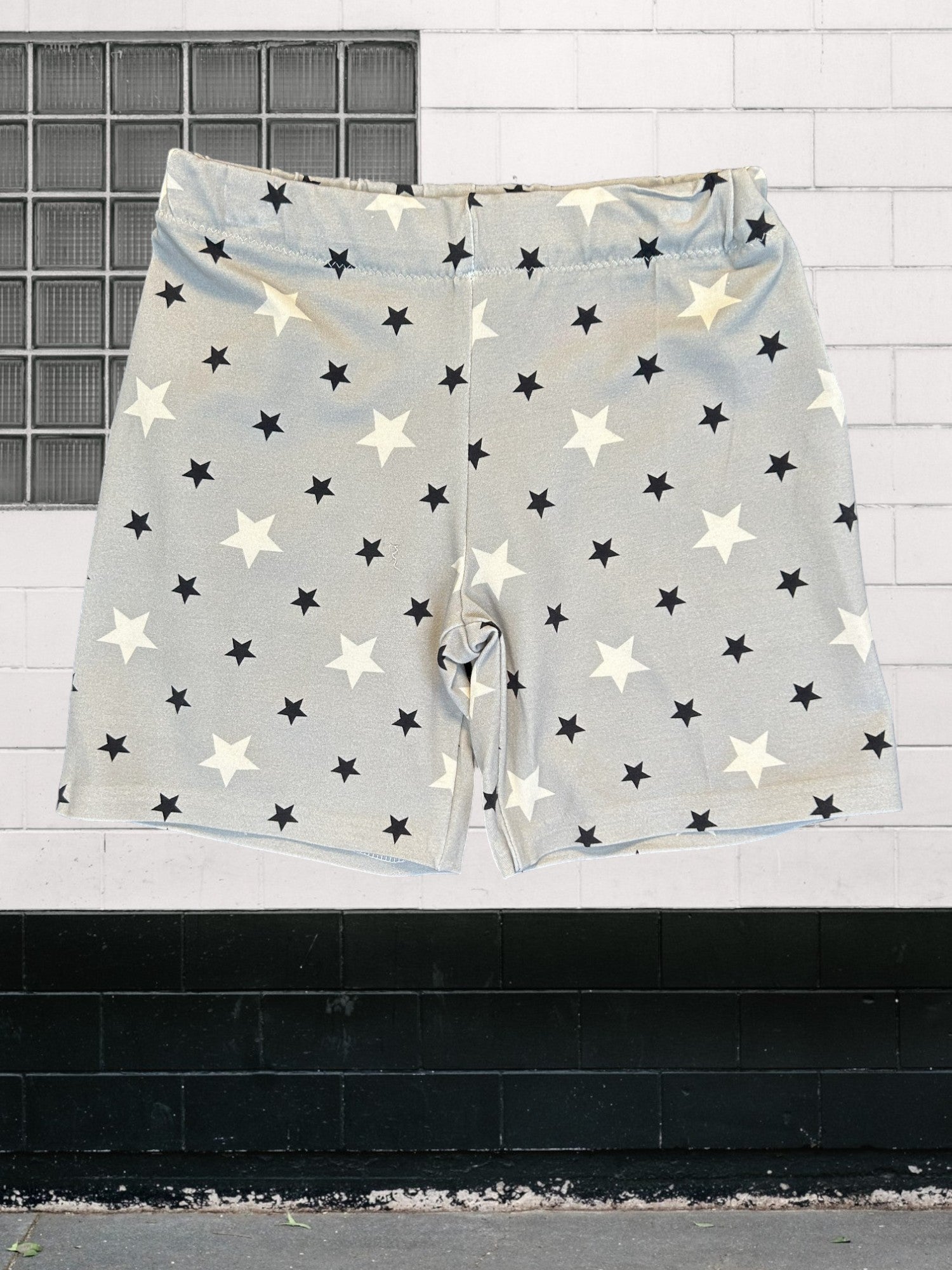 “Grey stars toddler outfit – size 2”
“Handmade lightweight T shirt and shorts set”