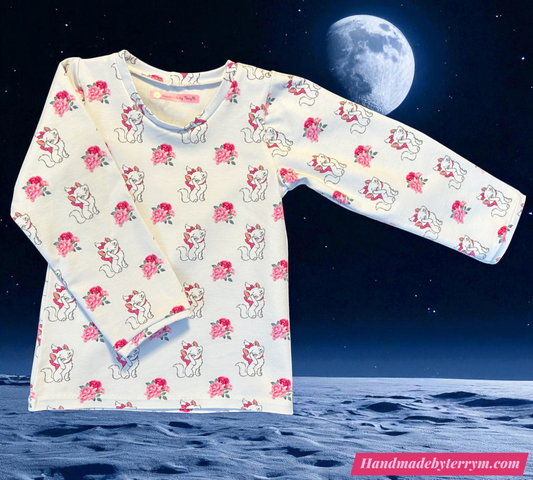 Cute White Cat Long Sleeve T-Shirt - Sized 4