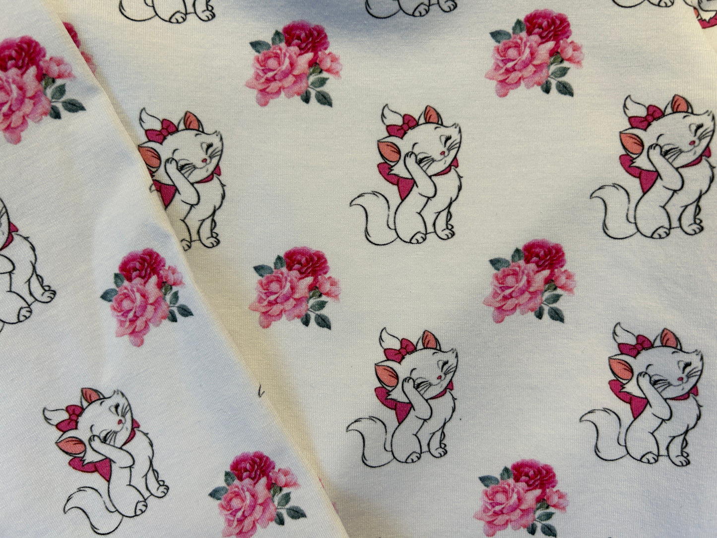 Cute White Cat Long Sleeve T-Shirt - Sized 4