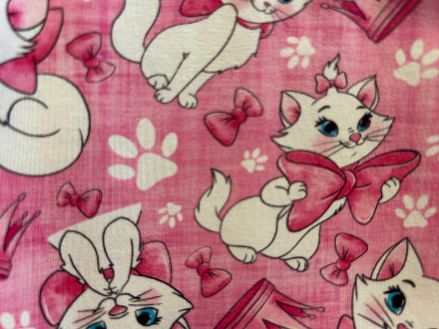 (1674) Sweet White Cat - Size 2