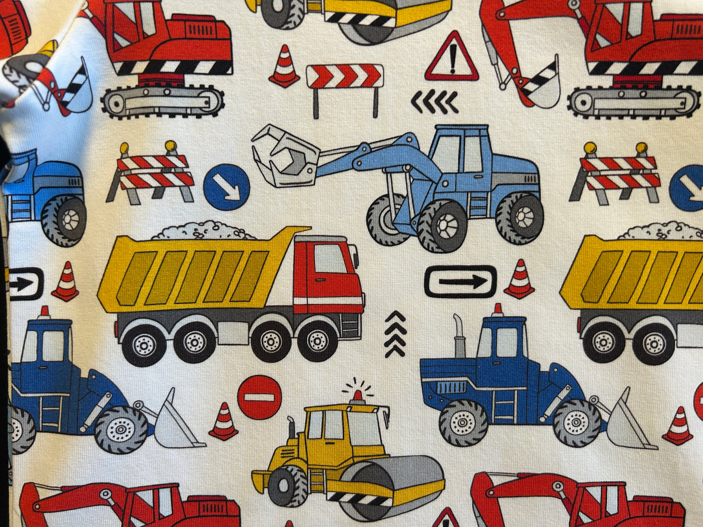 (1553) Trucks T-Shirt & Shorts Set - Size 4