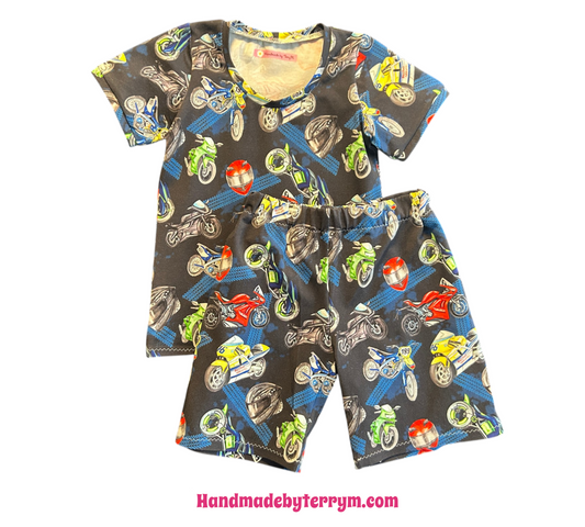 (1568) Coloured Bikes T-Shirt & Shorts Set - Size 5