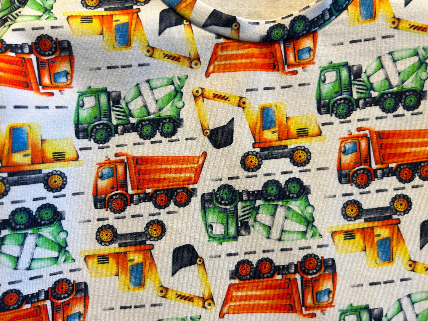 (1634) Trucks T-Shirt & Shorts Set - Size 6