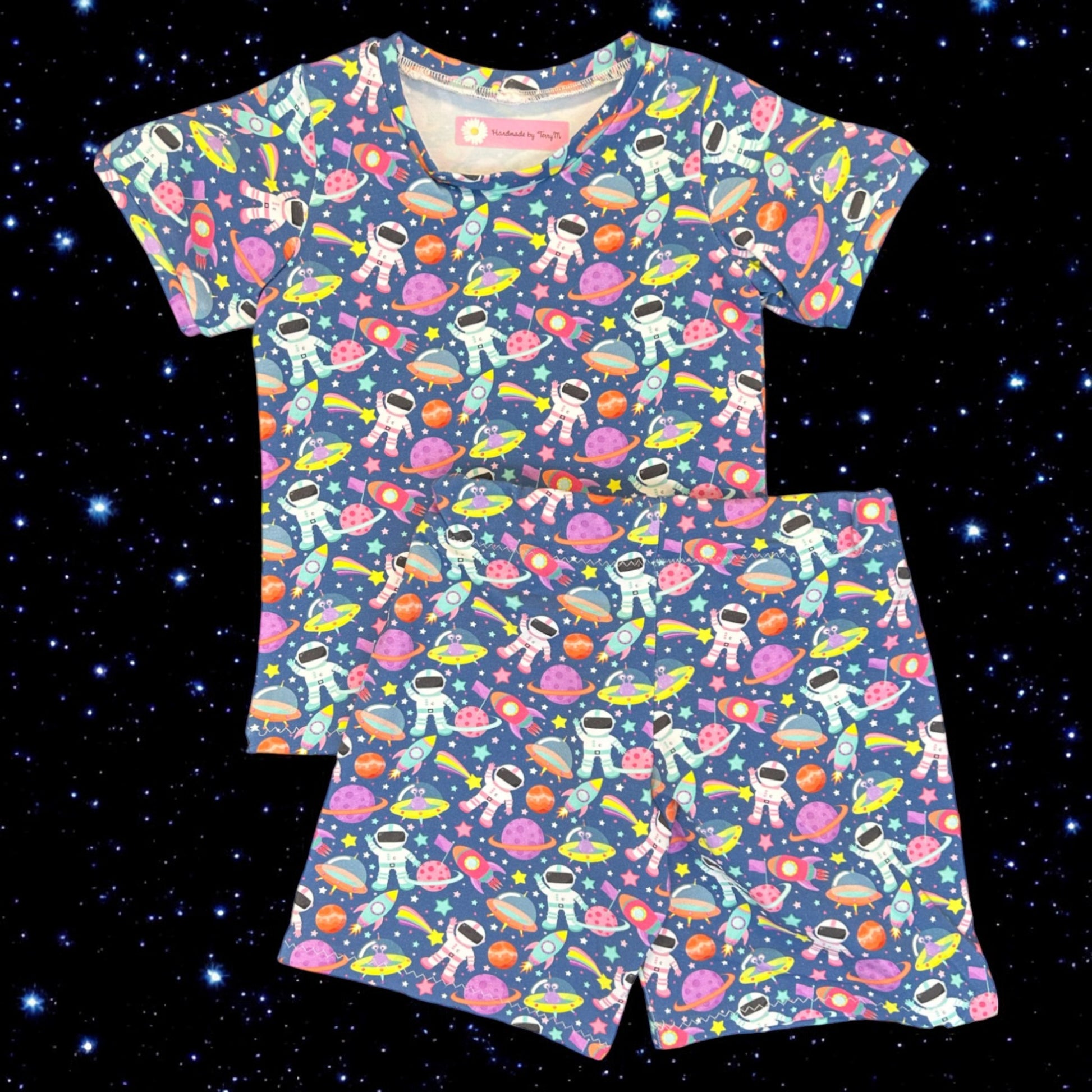 Astronaut kids outfit – size 2
Handmade space T shirt and shorts set
