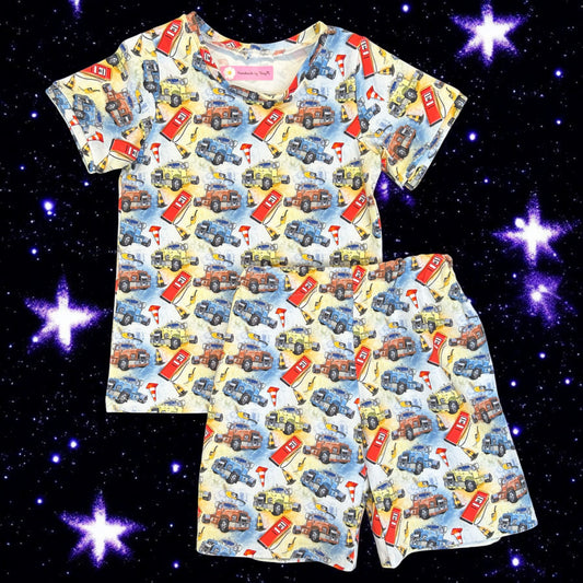 Colourful trucks kids outfit – size 5
Handmade truck T shirt and shorts set
