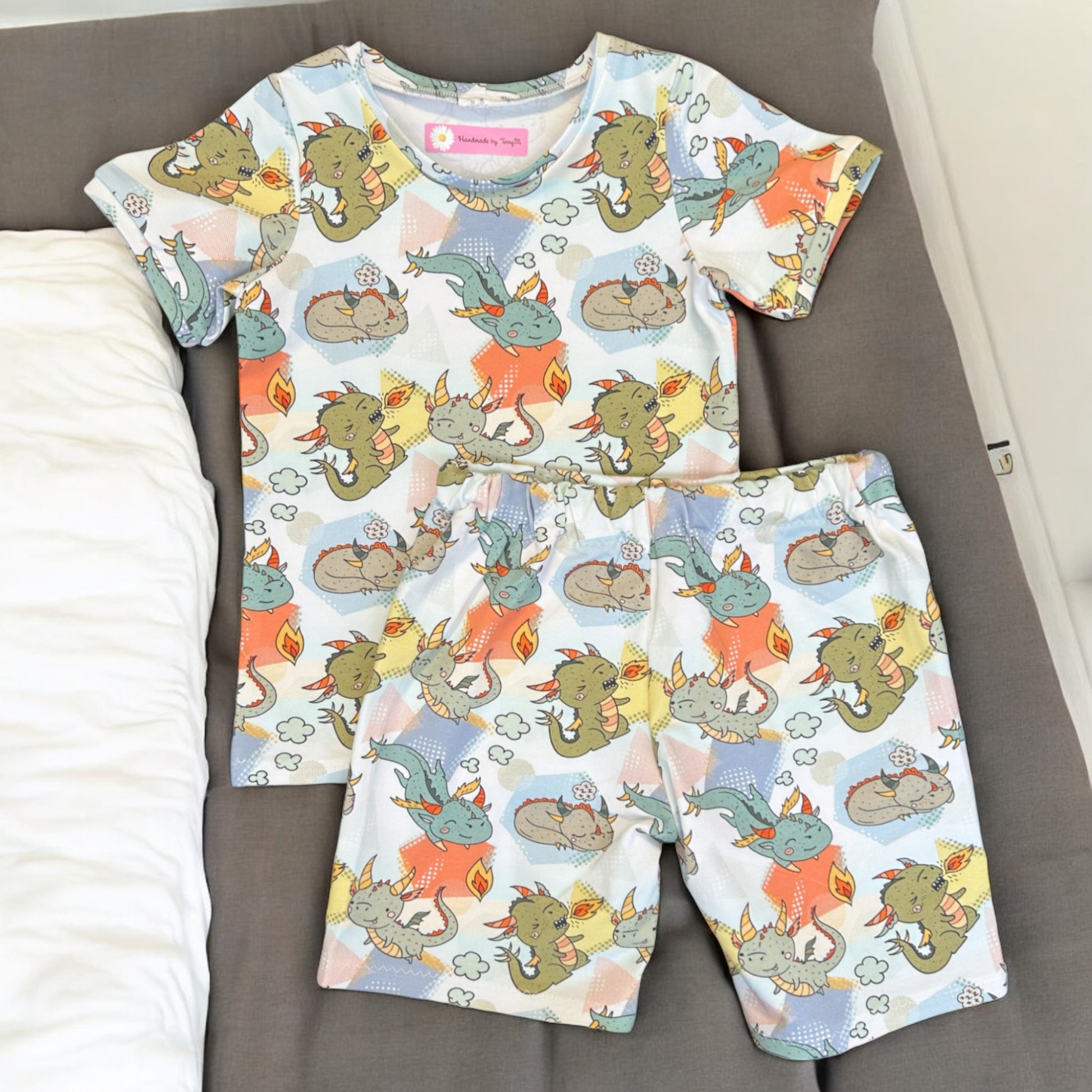 Fire dragon kids outfit – size 4
Handmade dragon T shirt and shorts set
