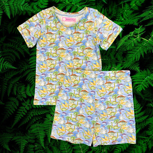Tropical dinosaur kids outfit – size 4.
Handmade dino T shirt and shorts set