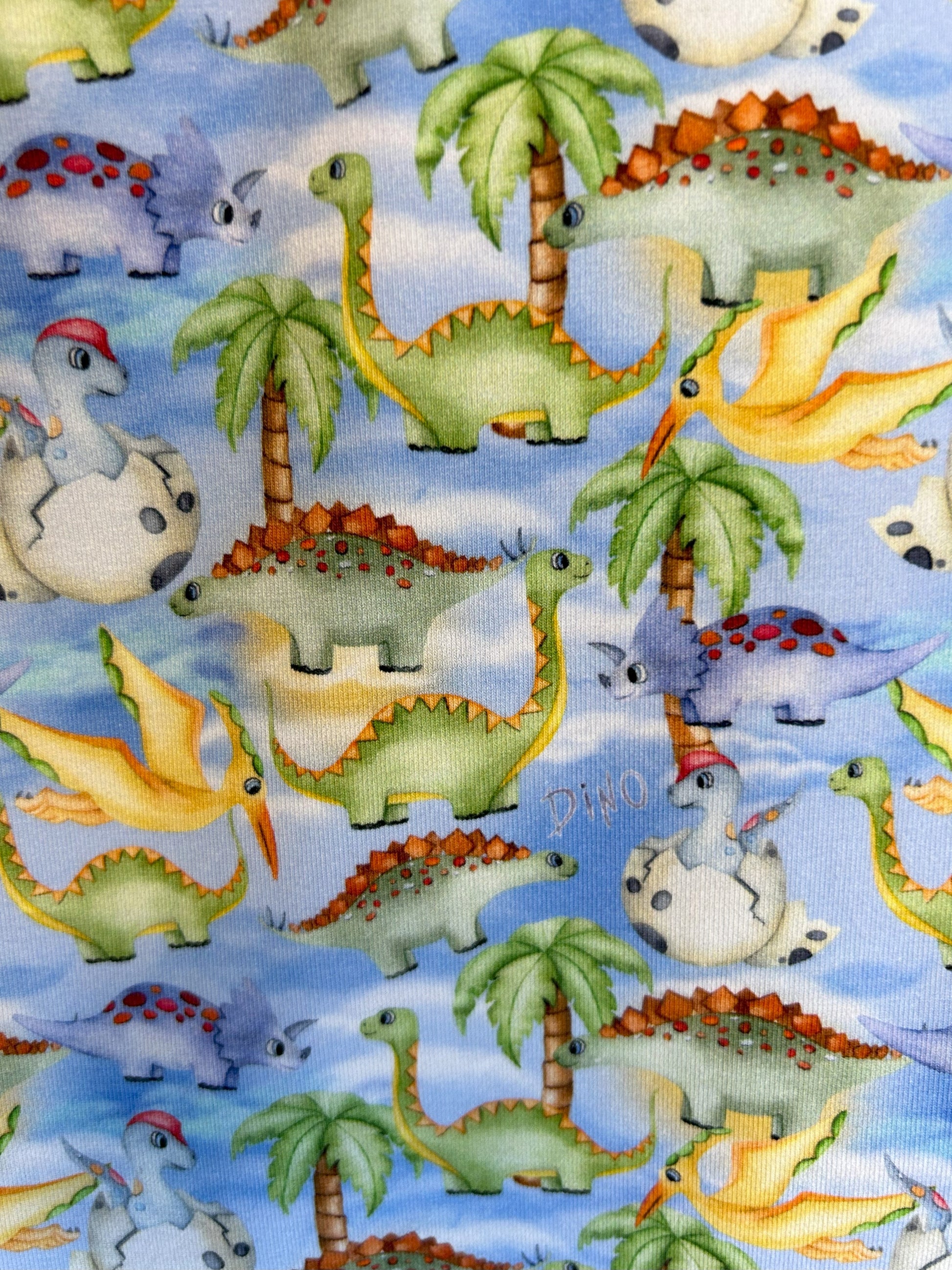 Tropical dinosaur kids outfit – size 4.
Handmade dino T shirt and shorts set