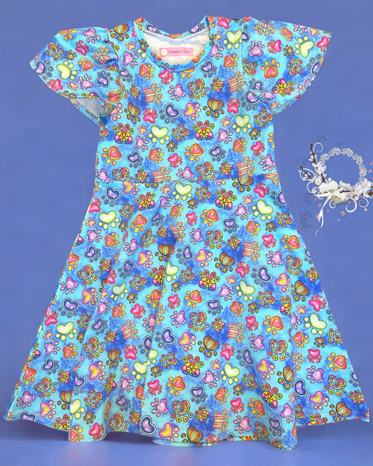 Blue paw print girls dress – size 7
Handmade animal print skater dress