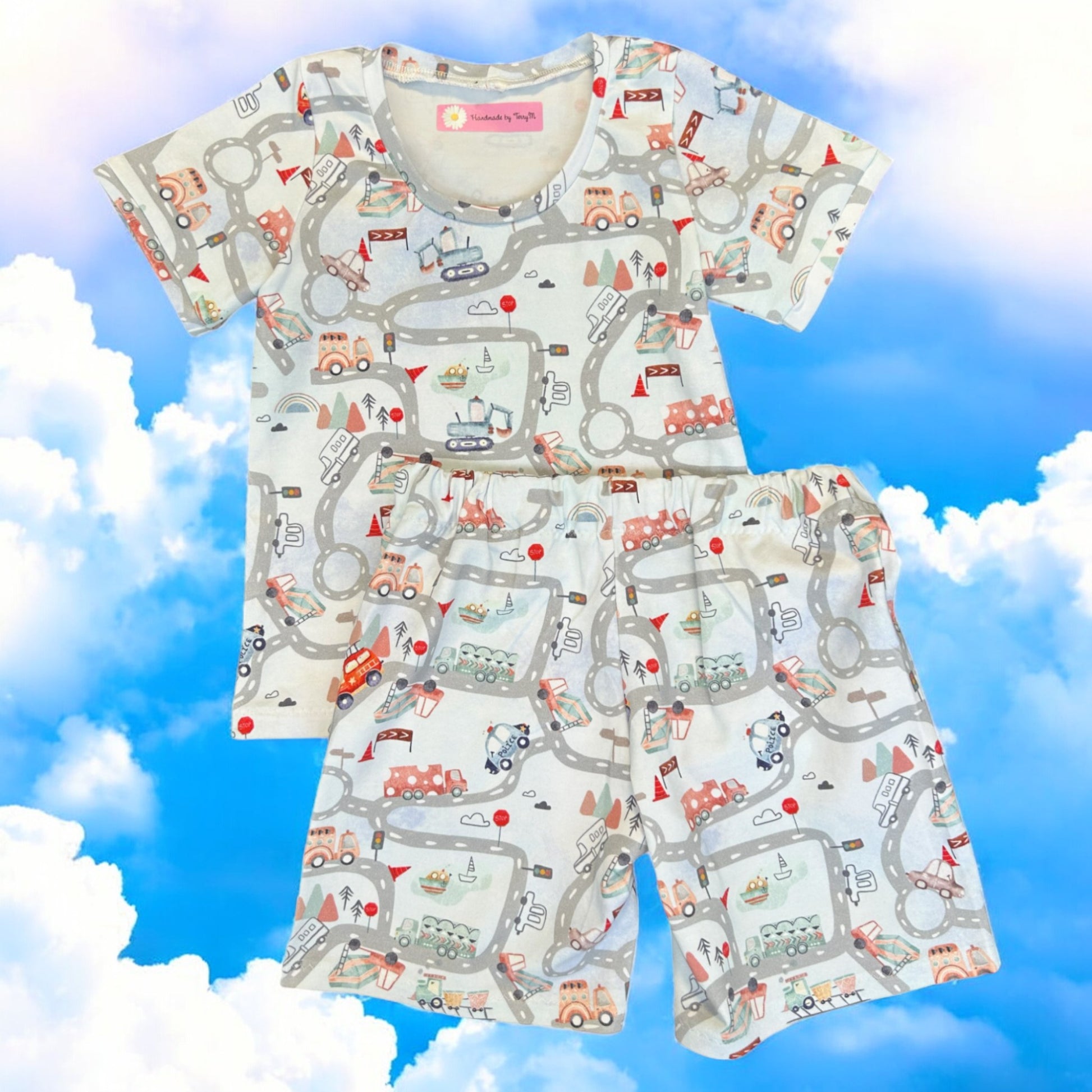 Road track kids outfit – size 3
Handmade grey vehicle T shirt and shorts set
