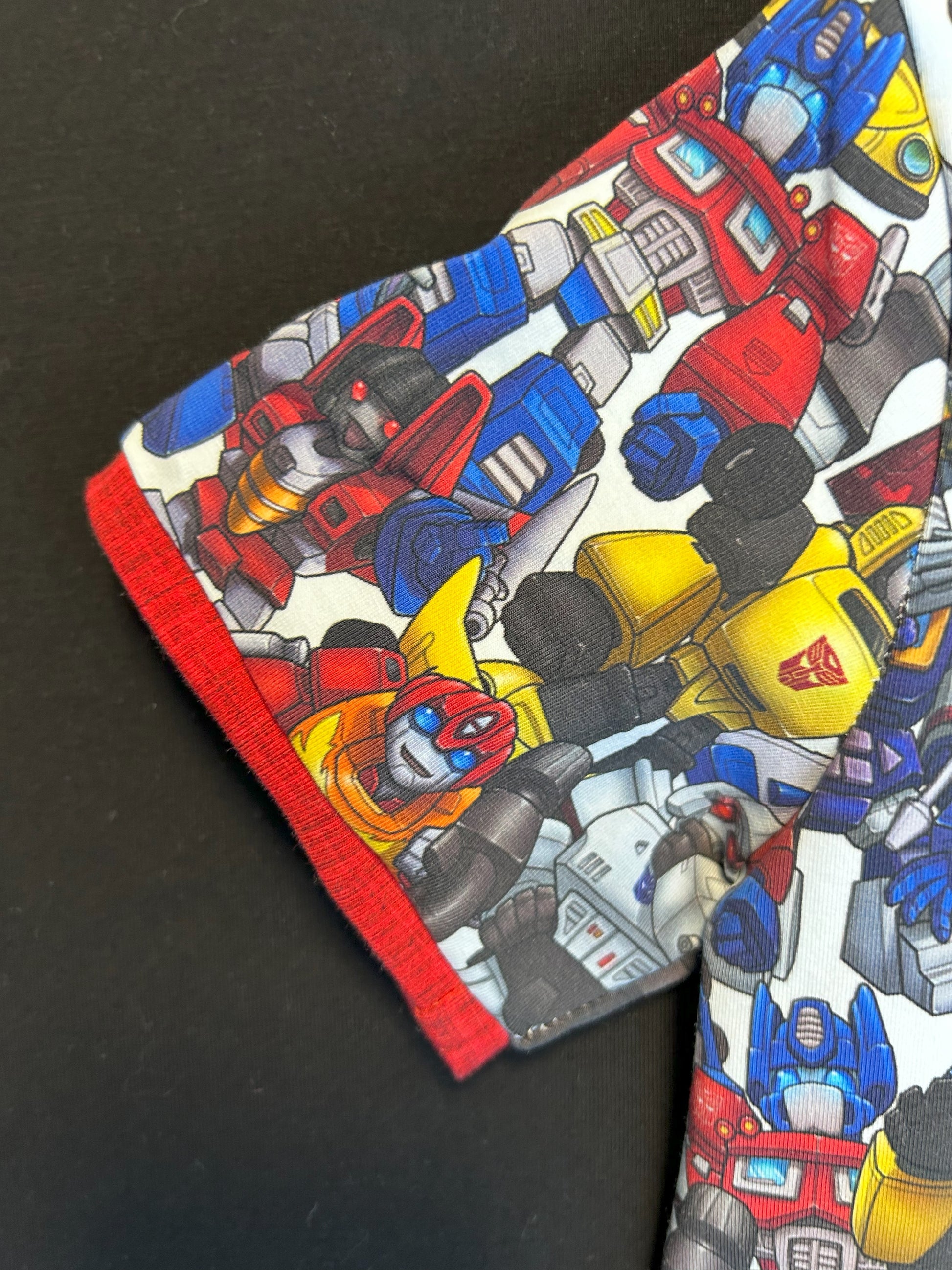 Robot kids outfit – size 4
Handmade robot T shirt and shorts set