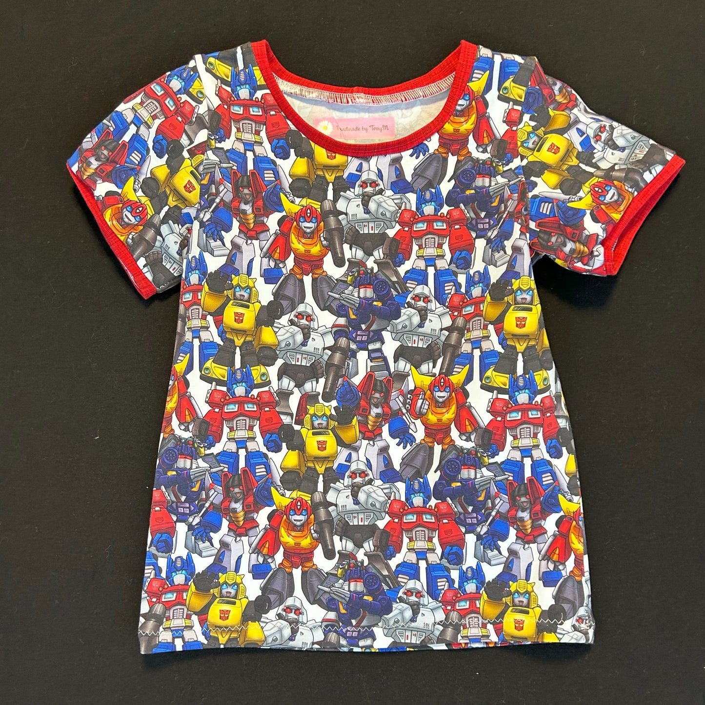 Robot kids outfit – size 4
Handmade robot T shirt and shorts set