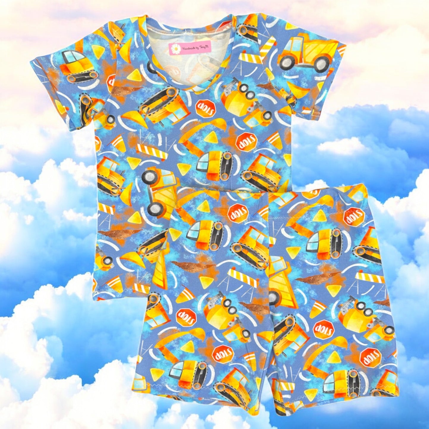 Construction kids outfit – size 3
Handmade builder T shirt and shorts set
